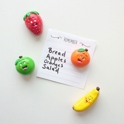 Fun magnets make notes with duties a little more fun. Buy the smiling fruit magnets here with Magnetpartner.