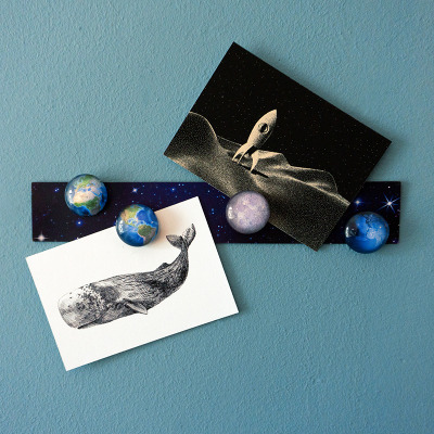 Here, you can see the photo magnets (photos from the galaxy ). Great for postcards and photos in places where you don't want to make holes in the wall.