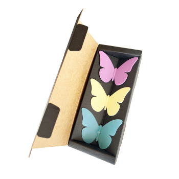 This is the package with a blue, yellow and purple butterfly magnet, made of recycled plastic and with a strong neodymium magnet on the back