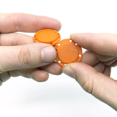Magnetic button for sewing into clothing and costumes - a set with two parts that attract with a strength of about 2.5 kg.
