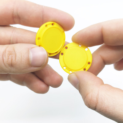 Magnetic button for sewing into clothing and costumes - a set with two parts that attract with a strength of about 2.5 kg.
