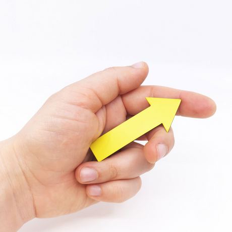 Yellow arrow 7x3 cm. - magnetic foil