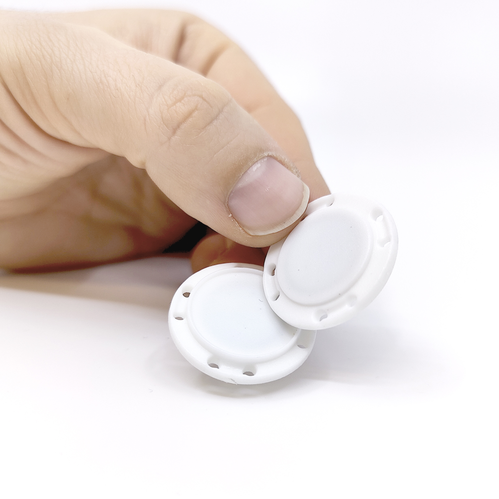 Magnetic button 26 mm., White