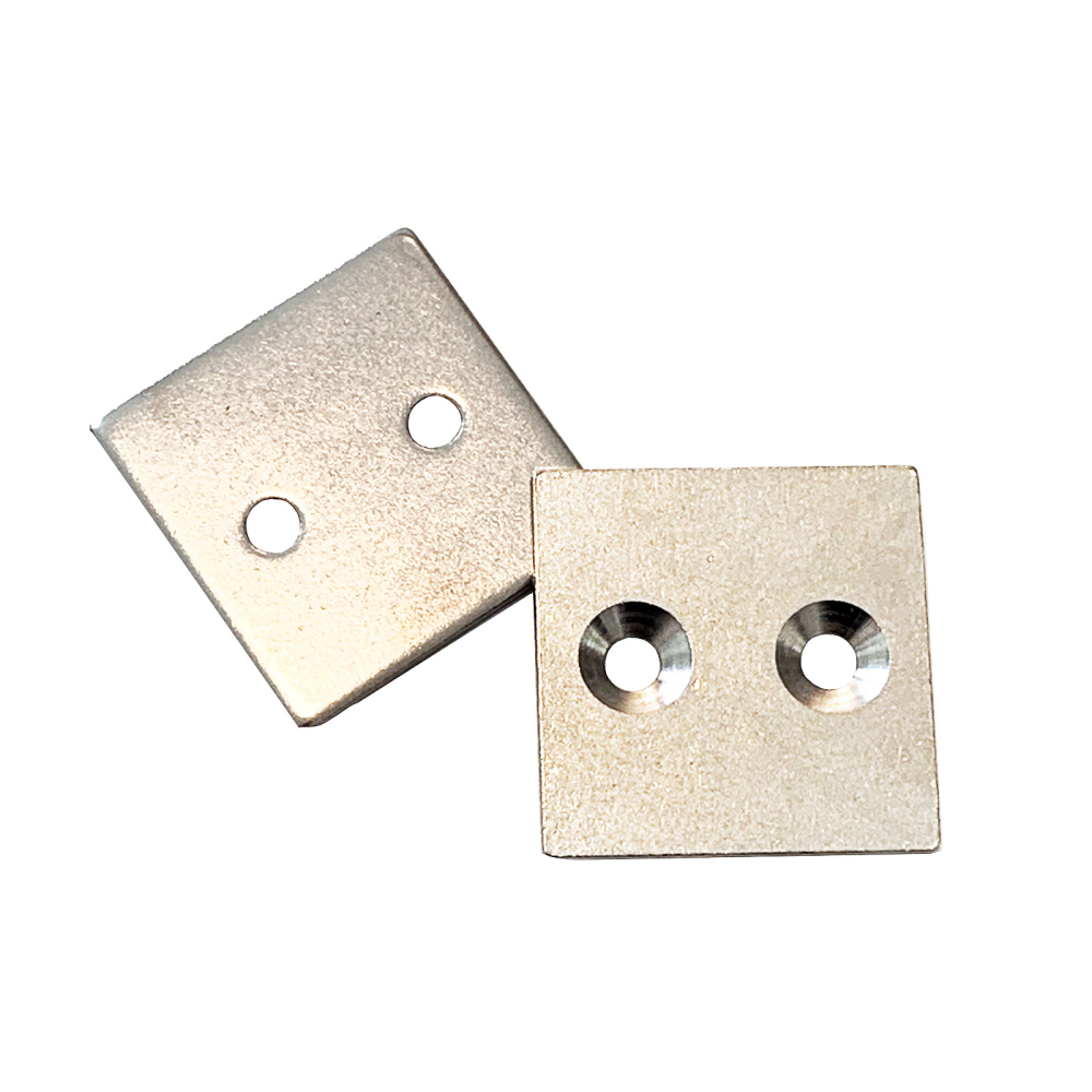 Recessed metal plate 40x40x3 mm.